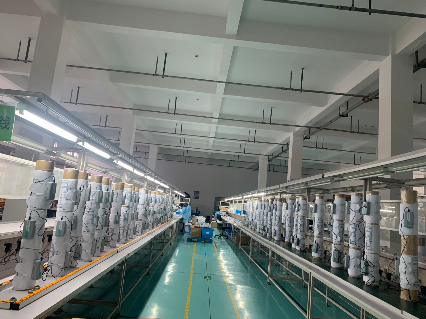 Devon24R production-line assembly and quality-control photo at HuanYu Health