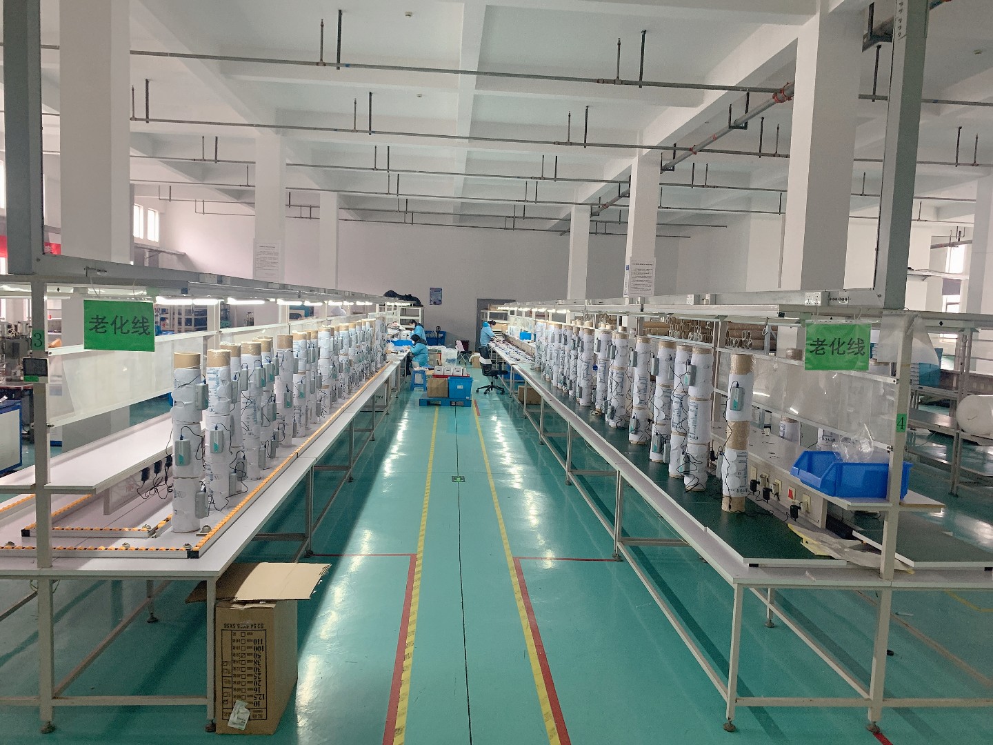 Devon24R production-line assembly and quality-control photo at HuanYu Health