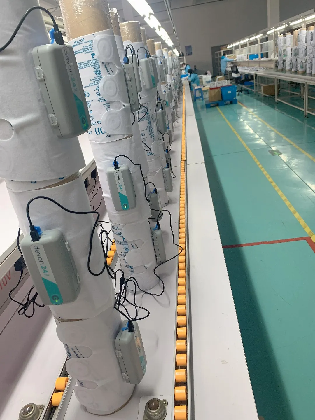 Devon24R production-line assembly and quality-control photo at HuanYu Health