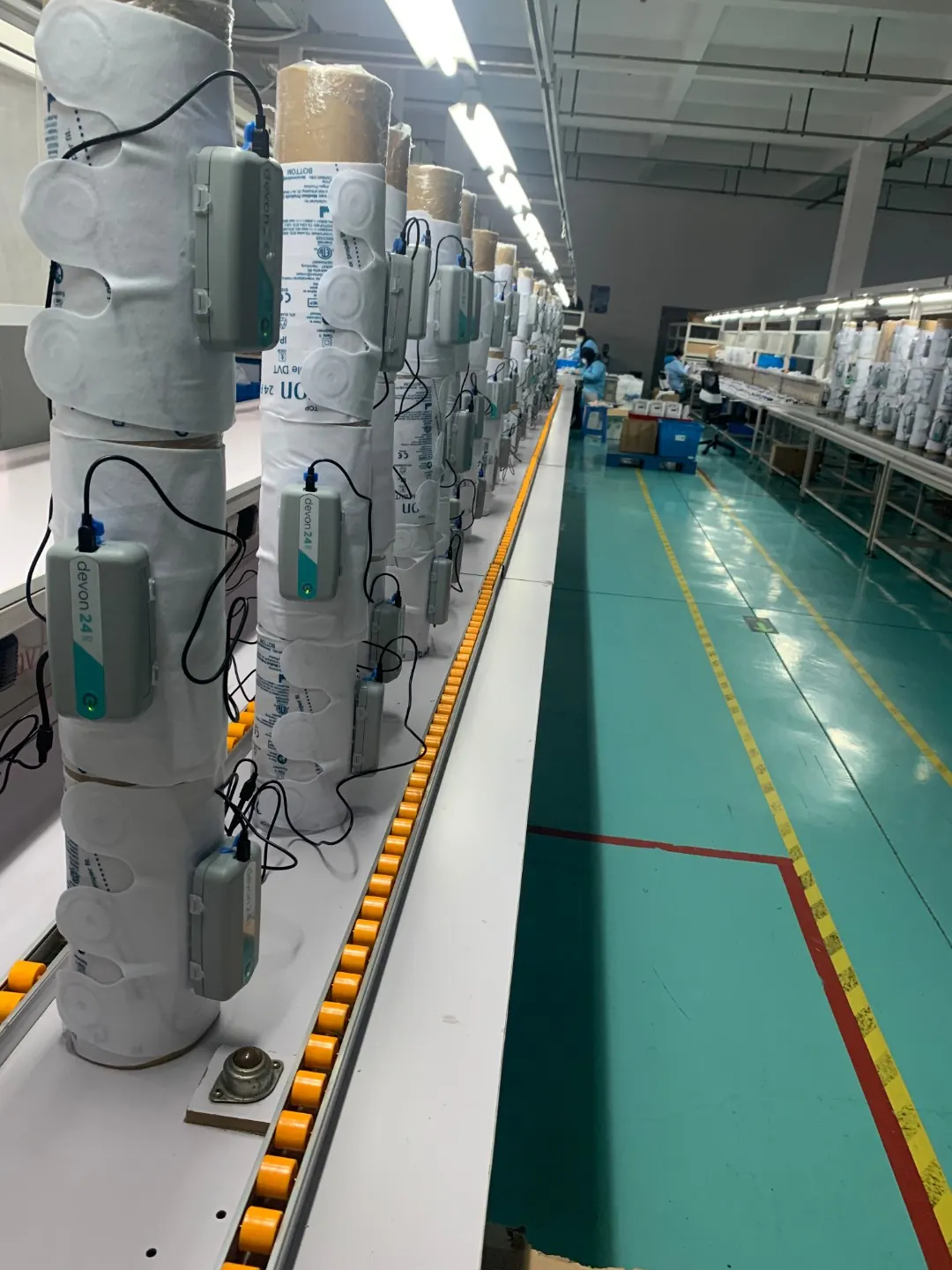 Devon24R production-line assembly and quality-control photo at HuanYu Health