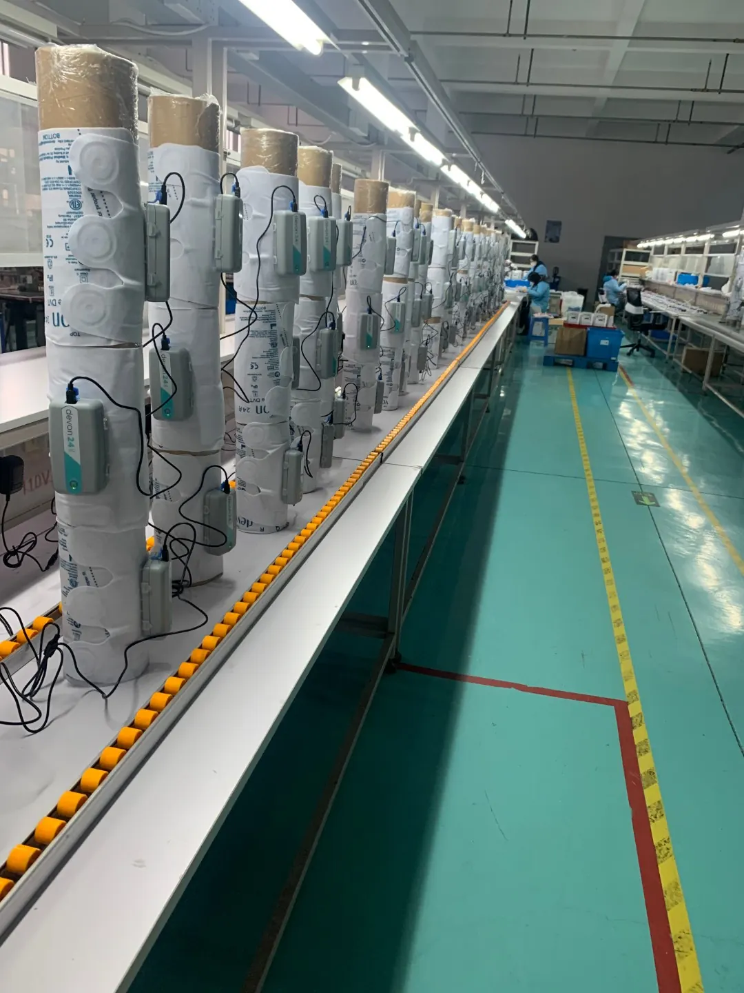 Devon24R production-line assembly and quality-control photo at HuanYu Health