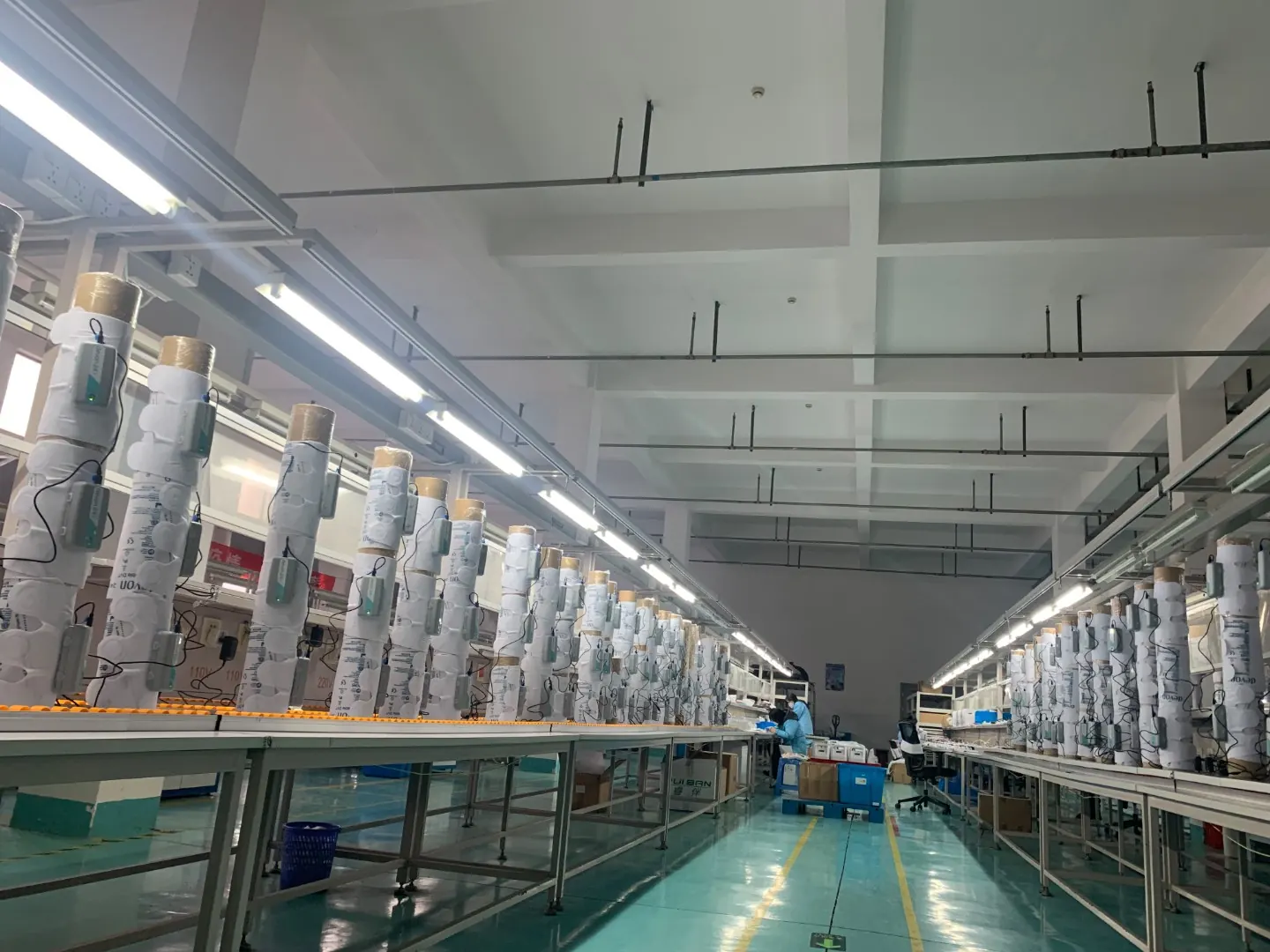Devon24R production-line assembly and quality-control photo at HuanYu Health