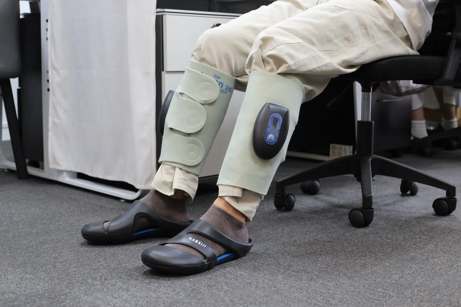 24D lymphedema compression therapy device in use